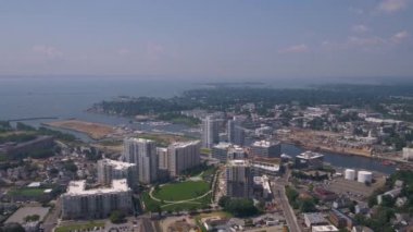 Şehir merkezinde Stamford ve liman hava video