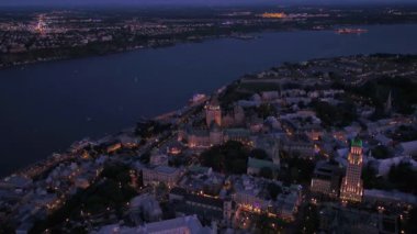 Quebec City hava video şehir merkezinde geceleri.