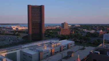 Gün batımında Newhaven şehrin havadan video