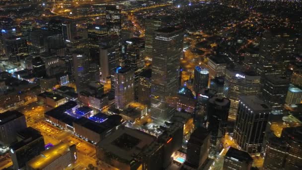 Luchtfoto Video Van Downtown Denver Nachts — Stockvideo