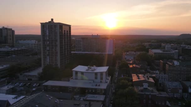 夕暮れダウンタウン ニューヘブンの空撮 — ストック動画