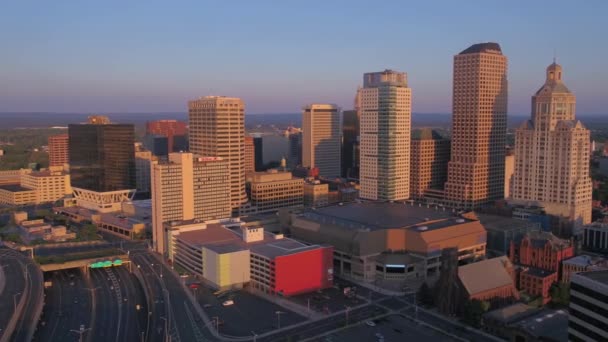 Luftbild Der Innenstadt Von Hartford Bei Sonnenuntergang — Stockvideo