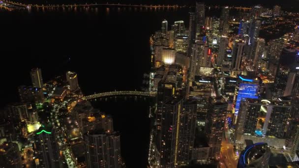 夜间迈阿密市中心的空中视频 — 图库视频影像