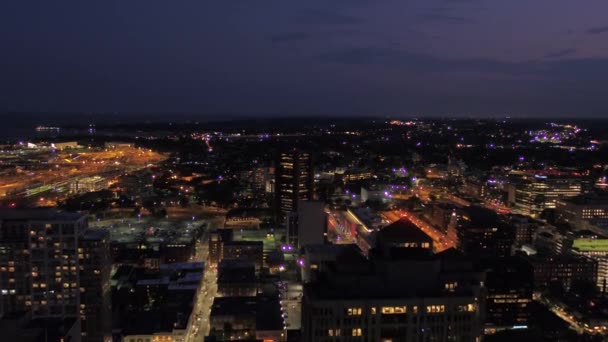 Vídeo Aéreo Del Centro Newhaven Por Noche — Vídeos de Stock