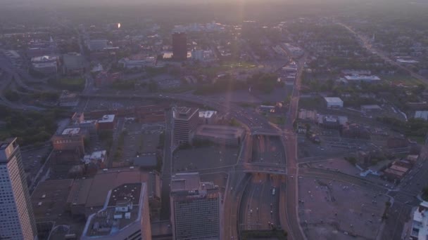 在日落时分的哈特福德市中心空中视频 — 图库视频影像