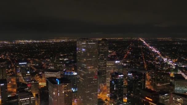 Luchtfoto Video Van Downtown Denver Nachts — Stockvideo