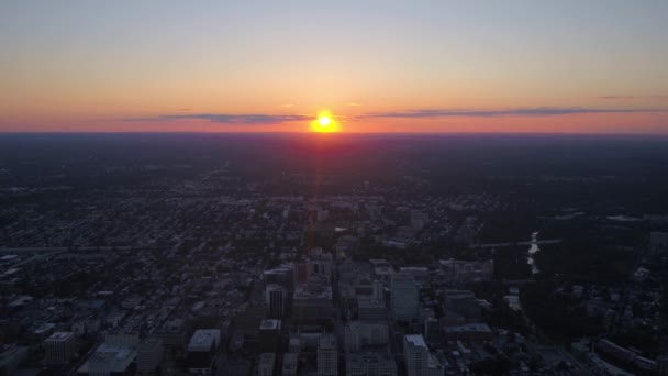 空中デラウェア州ウィルミントン日没日 — ストック動画