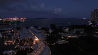 Downtown Miami gece hava video.