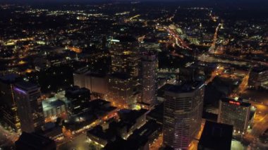 Şehir merkezindeki Hartford geceleri hava video.