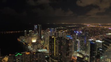 Downtown Miami gece hava video.