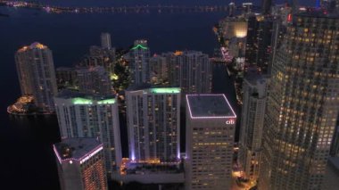 Downtown Miami gece hava video.