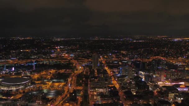 Vídeo Aéreo Del Centro Denver Por Noche — Vídeo de stock