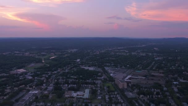 夕暮れダウンタウン ニューヘブンの空撮 — ストック動画
