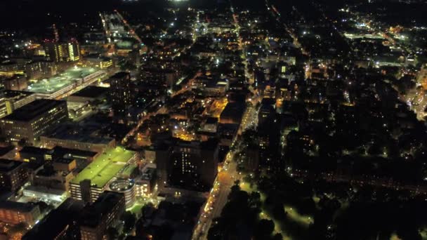 夜间纽黑文市中心的空中视频 — 图库视频影像