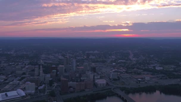 Luftbild Der Innenstadt Von Hartford Bei Sonnenuntergang — Stockvideo