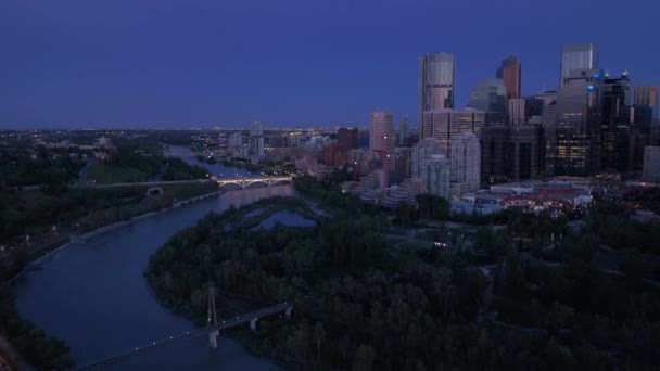 Vídeo Aéreo Del Centro Calgary Por Noche — Vídeos de Stock