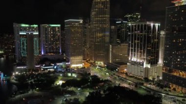 Downtown Miami gece hava video.