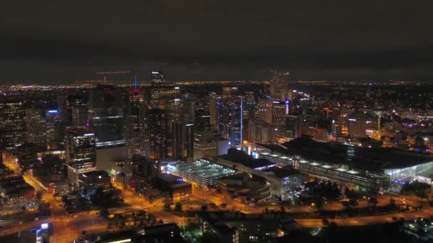 Vídeo Aéreo Del Centro Denver Por Noche — Vídeos de Stock