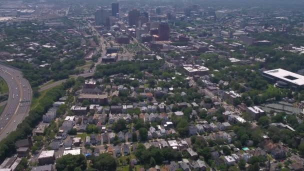 晴れた日にニューヘイブンのダウンタウンの空撮 — ストック動画