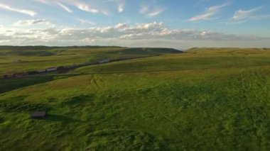 Montana kırsalında hava video. Doğu buzul çiftlikleri.