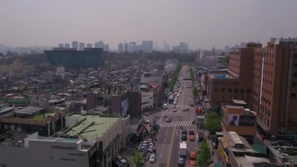 晴れた日にぼんやりとしたソウルの梨泰院地区の空撮 — ストック動画