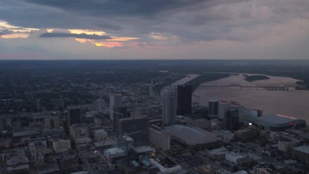 Luftbild Der Innenstadt Von Louisville Bei Sonnenuntergang — Stockvideo