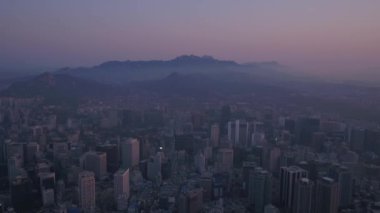 Sunrise Seul Kulesi ve Gwanghwamun bölgede hava video