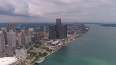 Şehir Detroit bulutlu bir günde hava video.