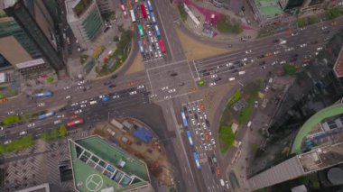 Puslu bir bulutlu gün Seul Gangnam bölgesinde hava video.