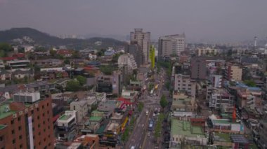 Itaewon bölgesinin Seul puslu güneşli bir hava video.