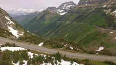 Hava video Glacier Ulusal Parkı. Orman.