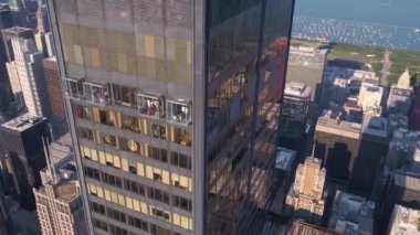 Güneşli bir günde Chicago şehir merkezine hava video.