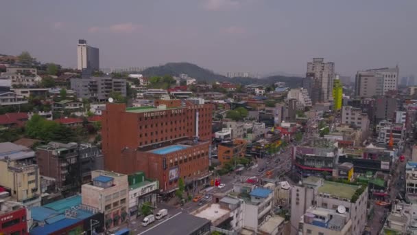 Vídeo Aéreo Del Distrito Itaewon Seúl Día Soleado Nebuloso — Vídeos de Stock