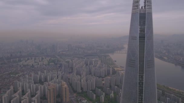 Puslu Bir Bulutlu Gün Hava Video Lotte World Kulesi Jamsil — Stok video