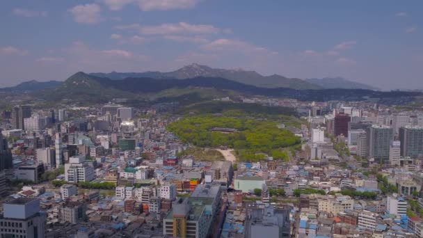 Luftbild Von Seoul Tower Und Gwanghwamun Area Einem Sonnigen Klaren — Stockvideo