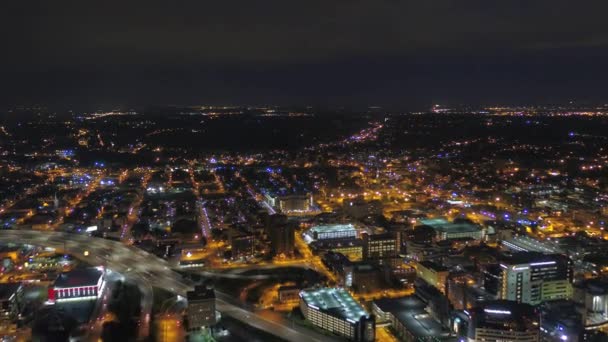 夜のダウンタウン ルイビル市の空撮 — ストック動画