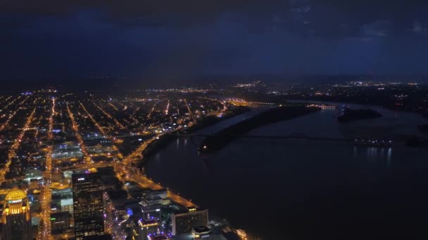 Vídeo Aéreo Del Centro Louisville Por Noche — Vídeos de Stock