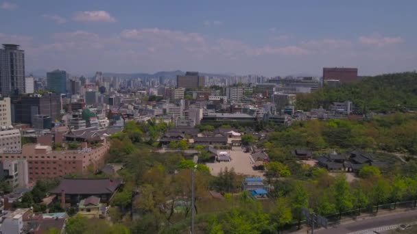 Aerial Video Seoul Tower Och Gwanghwamun Område Soliga Klara Dagar — Stockvideo