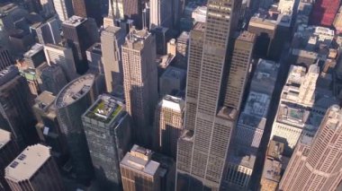 Güneşli bir günde Chicago şehir merkezine hava video.