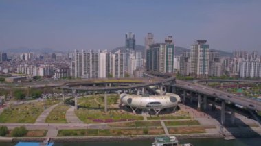 Ttukseom Resort Waterfront güneşli bir hava video.