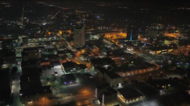Gece şehir merkezinde Wichita şehir hava Kansas.