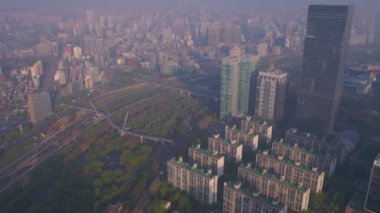 Bina 63 ve Seoul bölgesinde Yeouido liman bölgesinde hava video.
