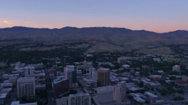 Gün batımında Boise şehrin havadan video.