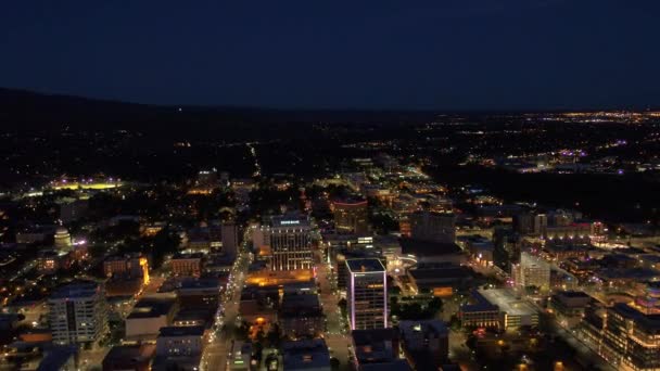 空中视频的市中心博伊西夜间与背景雷暴 — 图库视频影像