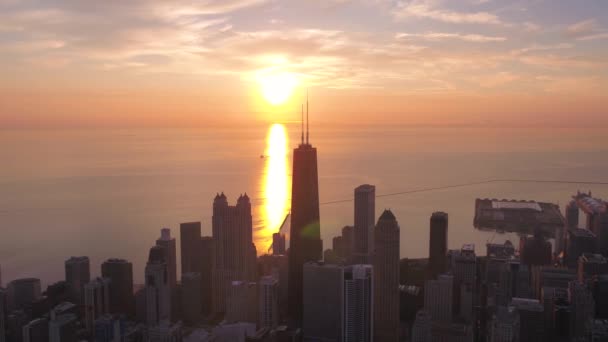 Vídeo Aéreo Del Centro Chicago Por Mañana Durante Hermoso Amanecer — Vídeo de stock