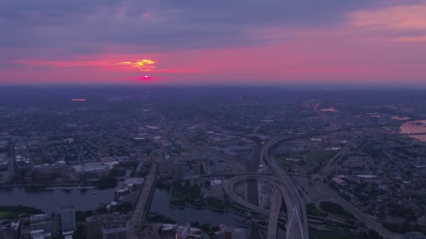 夕方には美しい夕日時ボストンのダウンタウンの空撮 — ストック動画