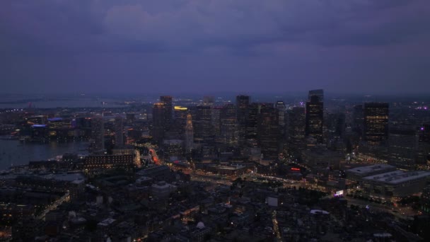 Vídeo Aéreo Del Centro Boston Por Noche — Vídeo de stock