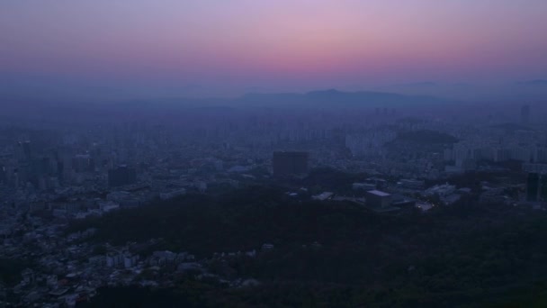 日の出ソウルタワー 光化門周辺の空撮 — ストック動画
