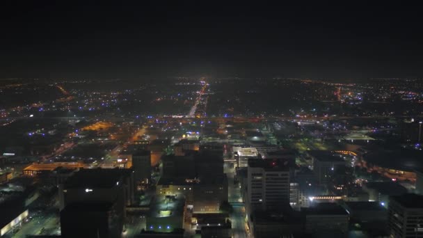 位于威奇托市中心的空中堪萨斯晚上 — 图库视频影像