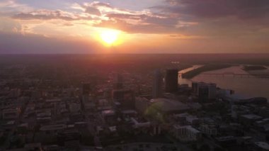 Şehir Louisville günbatımı hava video.